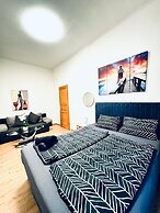 Cozy 4BR Apt for 12P Near FAC Platz