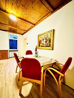 Cozy 4BR Apt for 12P Near FAC Platz