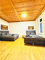 Cozy 4BR Apt for 12P Near FAC Platz