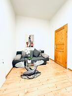 Cozy 4BR Apt for 12P Near FAC Platz