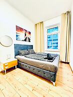 Cozy 4BR Apt for 12P Near FAC Platz