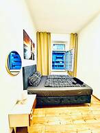 Cozy 4BR Apt for 12P Near FAC Platz