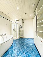 Cozy 4BR Apt for 12P Near FAC Platz