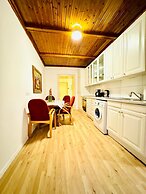 Cozy 4BR Apt for 12P Near FAC Platz