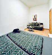 Cozy 4BR Apt for 12P Near FAC Platz