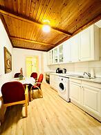 Cozy 4BR Apt for 12P Near FAC Platz