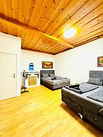 Cozy 4BR Apt for 12P Near FAC Platz