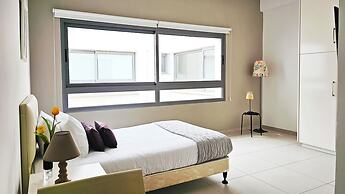 Phaedrus Living Ledras Residences 204