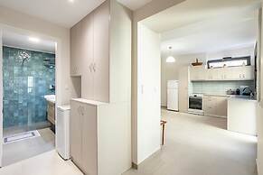 Azure Seaside Retreat in the Heart of Petalidi