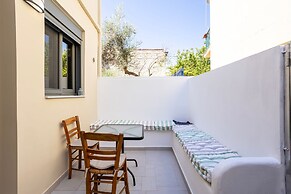 Azure Seaside Retreat in the Heart of Petalidi