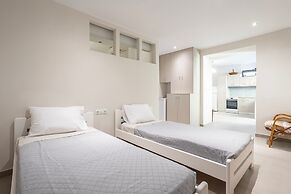 Azure Seaside Retreat in the Heart of Petalidi