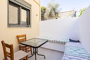 Azure Seaside Retreat in the Heart of Petalidi