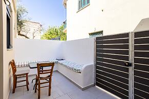 Azure Seaside Retreat in the Heart of Petalidi