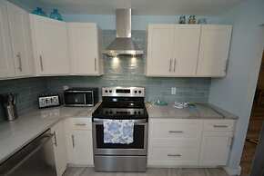 Salty Breeze Canal Front Pool Home W Boat Dock