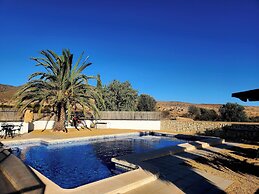 Casita-2guests-pool-patio-bbq-parking-fireplace
