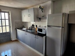 Casita-2guests-pool-patio-bbq-parking-fireplace