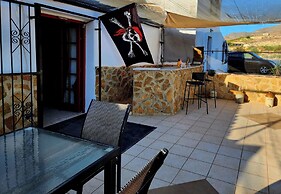 Casita-2guests-pool-patio-bbq-parking-fireplace