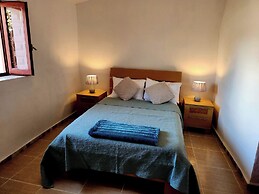 Casita-2guests-pool-patio-bbq-parking-fireplace