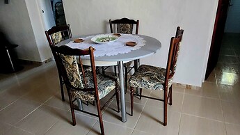 Casita-2guests-pool-patio-bbq-parking-fireplace