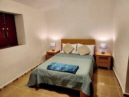 Casita-2guests-pool-patio-bbq-parking-fireplace