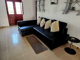 Casita-2guests-pool-patio-bbq-parking-fireplace