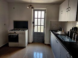 Casita-2guests-pool-patio-bbq-parking-fireplace