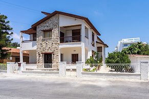 Aura 2-Bedroom Apartment in Larnaca