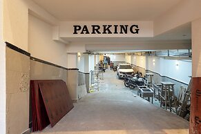 Deep Hotel