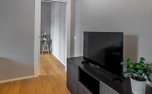 Charming flat with desk