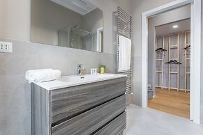 Charming flat with desk