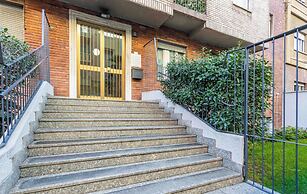 Charming flat with desk