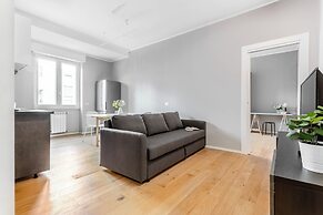 Charming flat with desk