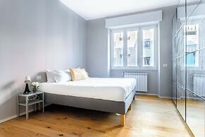 Charming flat with desk