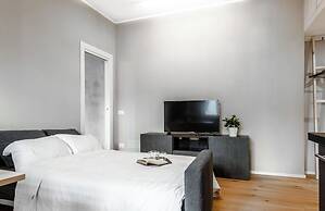 Charming flat with desk