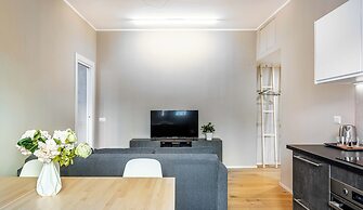 Charming flat with desk