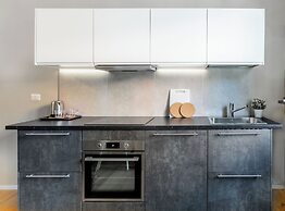 Charming flat with desk