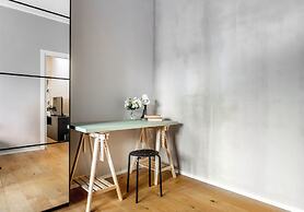 Charming flat with desk