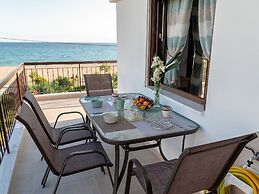 Dimi Seafront Partment by Rentals Pro