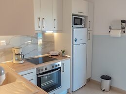 Dimi Seafront Partment by Rentals Pro