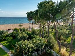 Dimi Seafront Partment by Rentals Pro