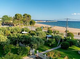 Dimi Seafront Partment by Rentals Pro