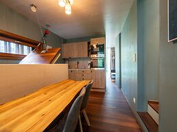 Treehouse in Tournai With Sauna & Forest Views