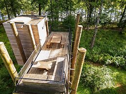 Treehouse in Tournai With Sauna & Forest Views