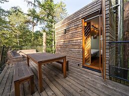 Treehouse in Tournai With Sauna & Forest Views