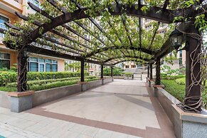 Luxe Suite With 180 Stunning City Views