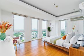 Luxe Suite With 180 Stunning City Views