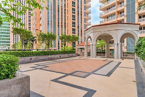 Luxe Suite With 180 Stunning City Views