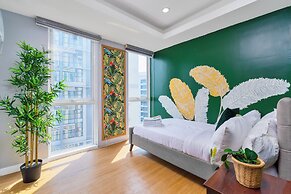 Luxe Suite With 180 Stunning City Views