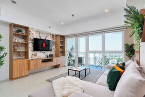 Luxe Suite With 180 Stunning City Views