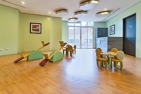 Luxe Suite With 180 Stunning City Views